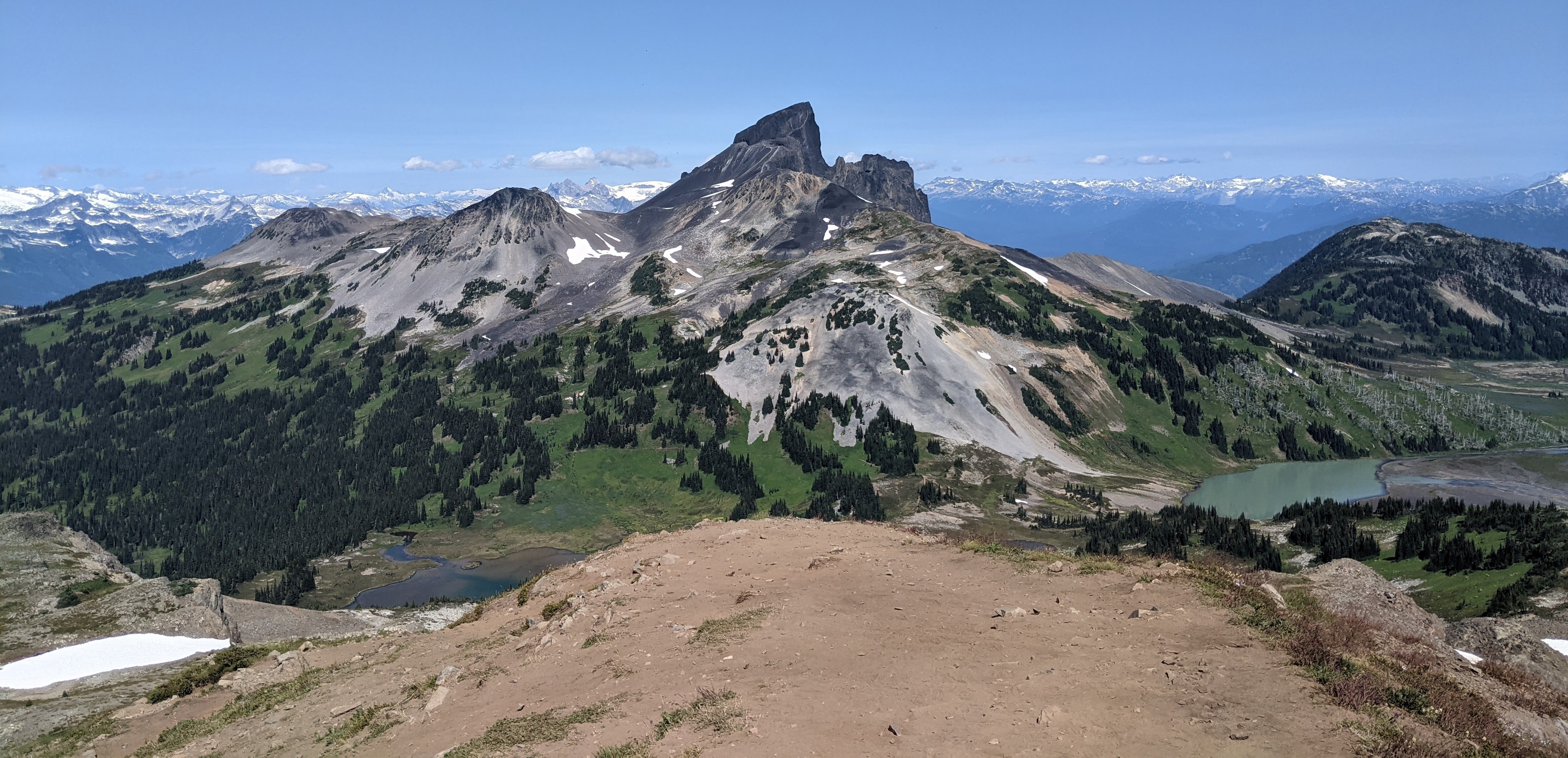 In this example, we see an alpine landscape in Garibalid Provinical Park, BC.  We can see patches of forest and patches of meadow.  But where, exactly, would we draw the boundary between these two landscape classes. Skeeter, CC-BY-SA-4.0.